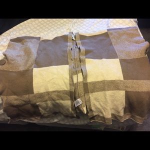 like new Beautiful and comfortable cape!